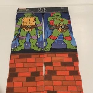 Ninja turtles ODD SOX Size 6-13!!